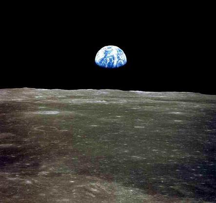Vista de la Tierra desde la nave Apolo 8 en órbita lunar