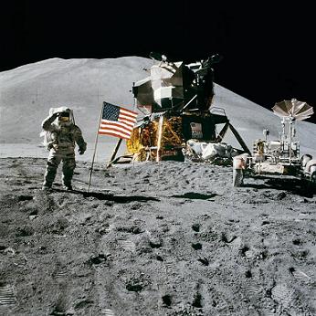 James Irwin del Apolo 15, al fondo el monte Hadley