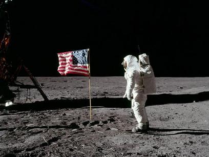 Aldrin y la bandera americana