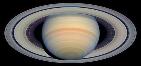 Saturno con sus bandas de nubes
