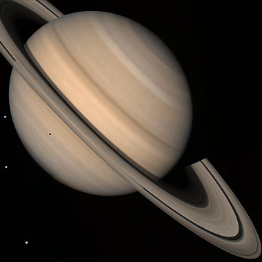Saturno captado por la Voyager 2