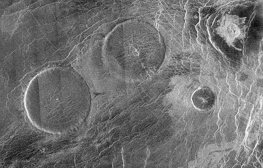 Foto por radar de volcanes en Venus