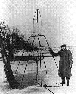 Imagen de Goddar y su primer cohete