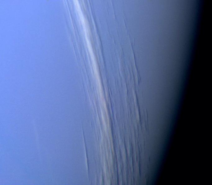 Nubes cirros en Neptuno